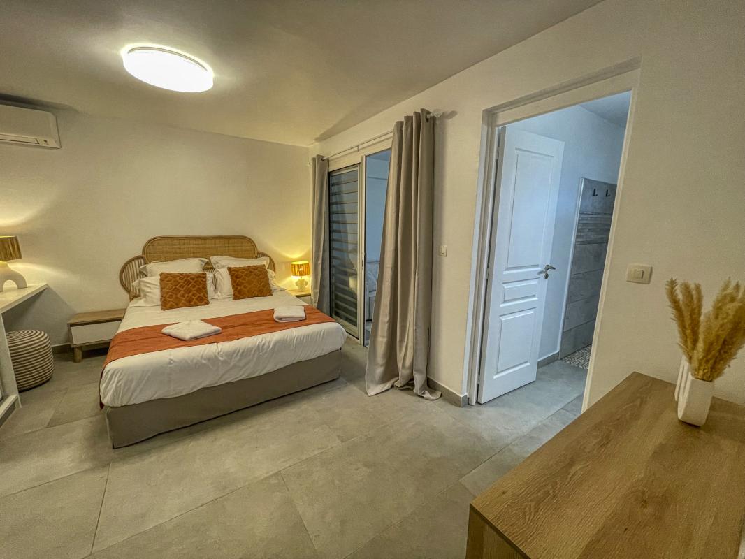 38.Location villa piscine vue mer Sainte Anne Guadeloupe_Chambre 5 Jardin